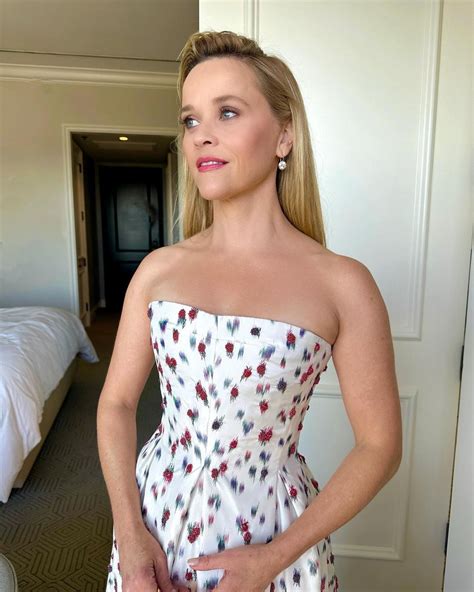 reese witherspoon boobs|Reese Witherspoon Reveals Bikini Body in Hawaii: Pictures